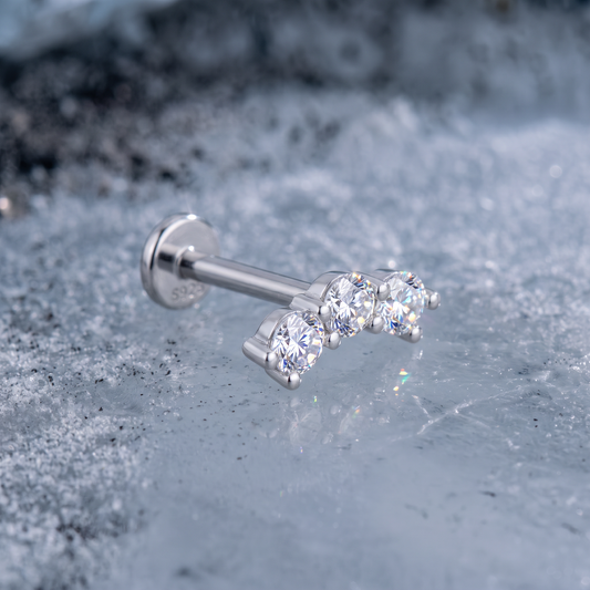 Stardust Arc – Moissanite Flat Back Curved Stud