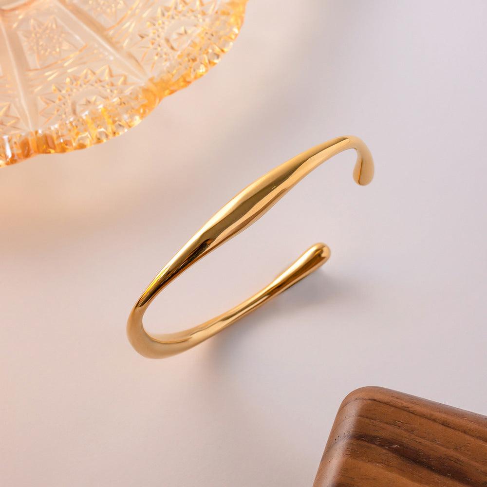 Vintage Twisted Gold Bangle – Elegant & Waterproof Jewelry for Everyday Wear