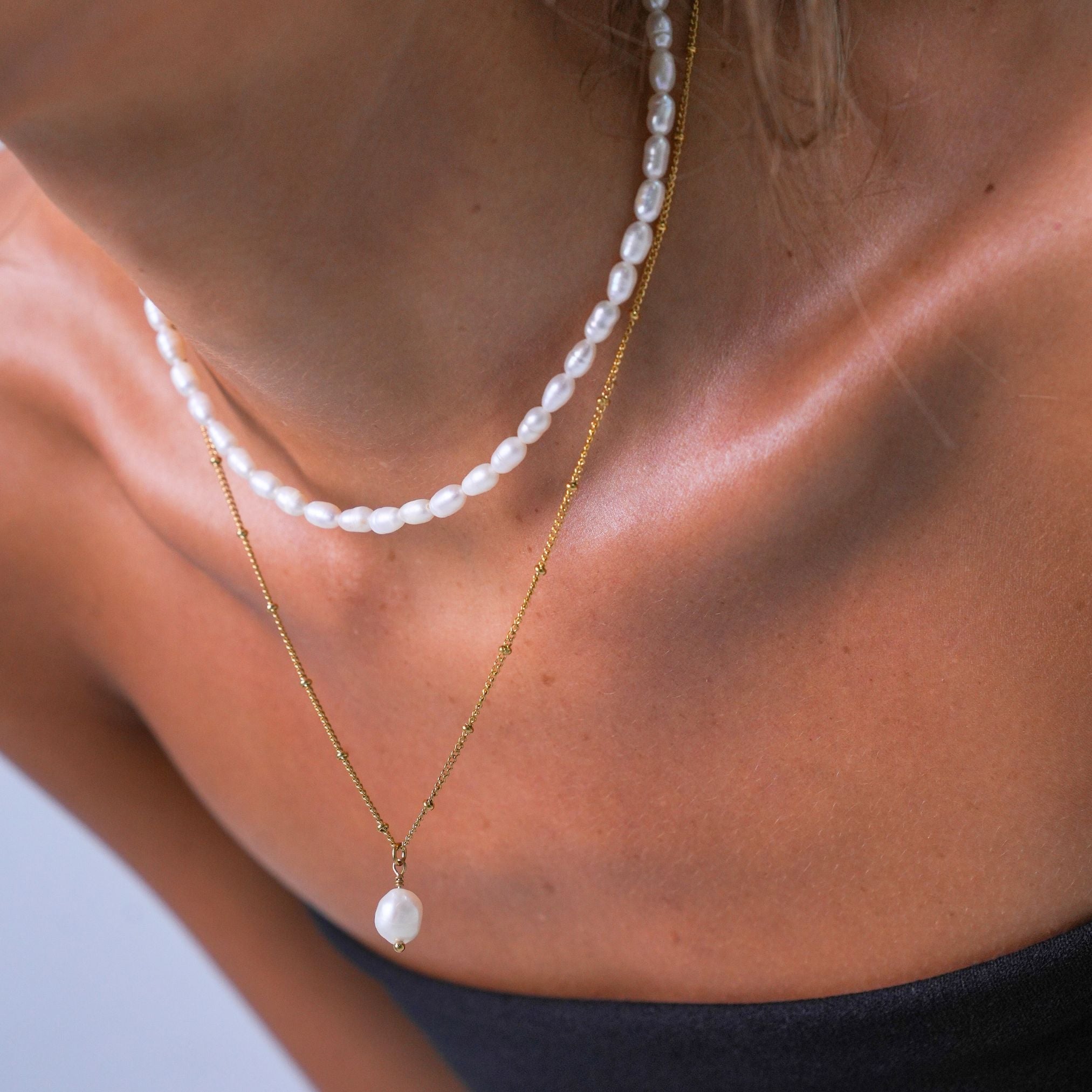 Bundle Solstice gift set pearl necklace and gold necklace with pearl drop.